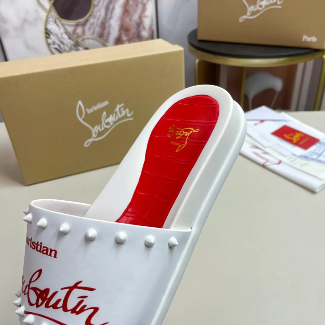 [CL red sole shoes] P: 340💰 size 38-45 Men’s classic slippers, made on the official website 1:1, the original factory specializes in original materials ➖ OEM 3D printed patterns, all hand-nailed and made ➖ Ultra-light non-slip outsole. Super fashionable and super comfortable, handsome on the feet, a must-have for men in summer! !